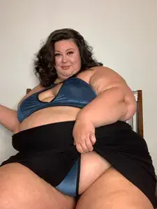 Caiti Dee profile picture