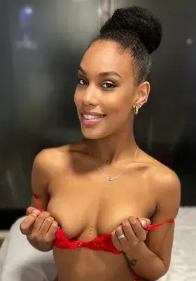 🌸 SelenaVibes profile picture