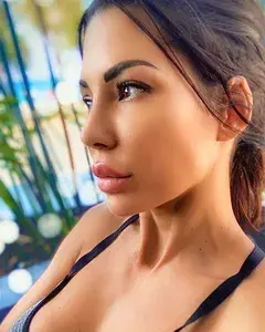 Alexa Tomas 🌹 profile picture