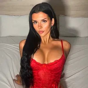 Laura Lily 🌸 profile picture