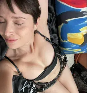 thongria | Zoë Ligon profile picture