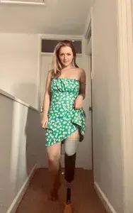 Amputee Bee 🐝🍯🦿🖤💋 profile picture