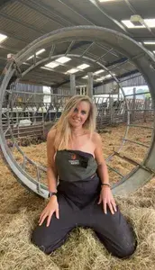 FarmerClaire๐ฅ profile picture