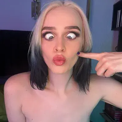 Sophie Violet🔞#1 E-GIRL on Onlyfans🎮😈 profile picture