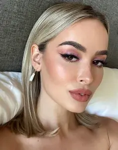 โญ๏ธ Elena Kamperi profile picture