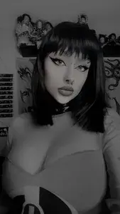 Goth M0mmy Lilli | big tiddy goth gf profile picture