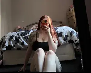 holls x profile picture