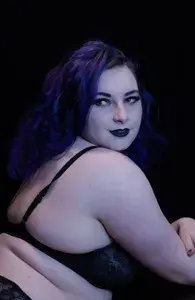 Violet Freique profile picture