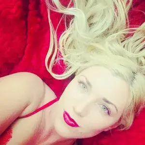 TashaOnPaper profile picture