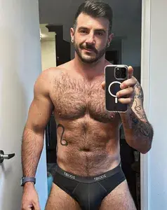 Ian Holms 🧺 profile picture