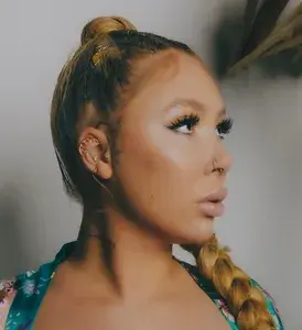 elleraeefree profile picture