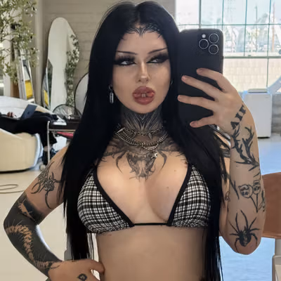 Nikki Bitez 🦇 profile picture