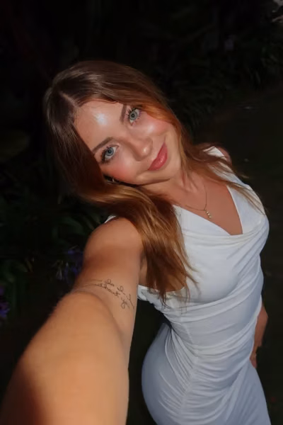 Ella 🍓 profile picture