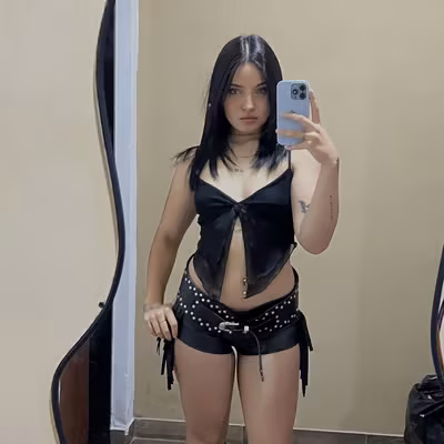 Aria (thicc goth baddie) ๐ค profile picture
