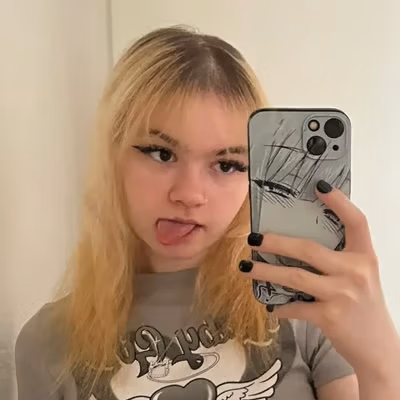 Lilly 🫶 18yrs old profile picture