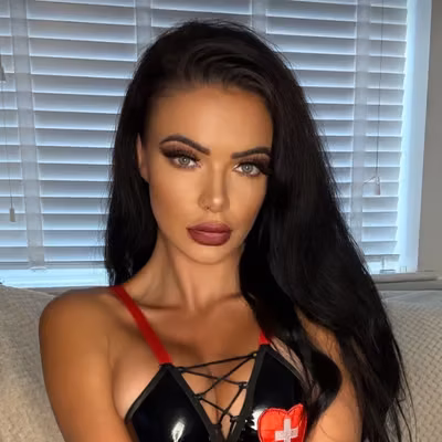 Ellie 🦹🏻♀️ Pegging Mistress 💰🖤 FREE profile picture