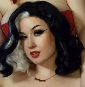 GothBabe93 profile picture